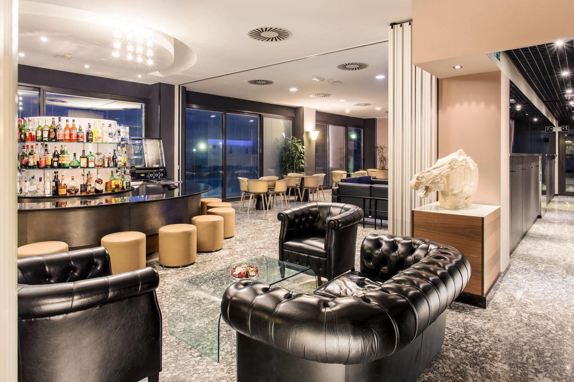 Waldorf Palace 4*